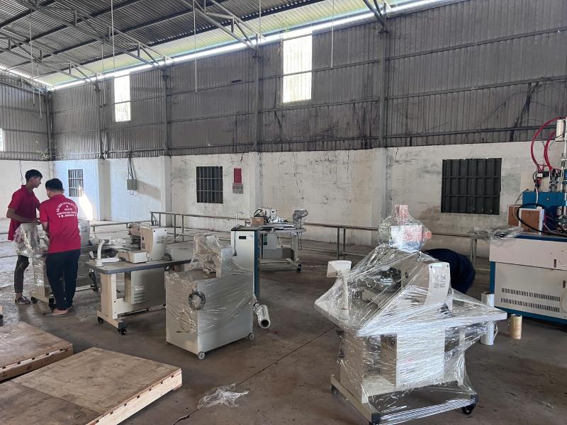 bố trí máy móc vào kho xưởng mới