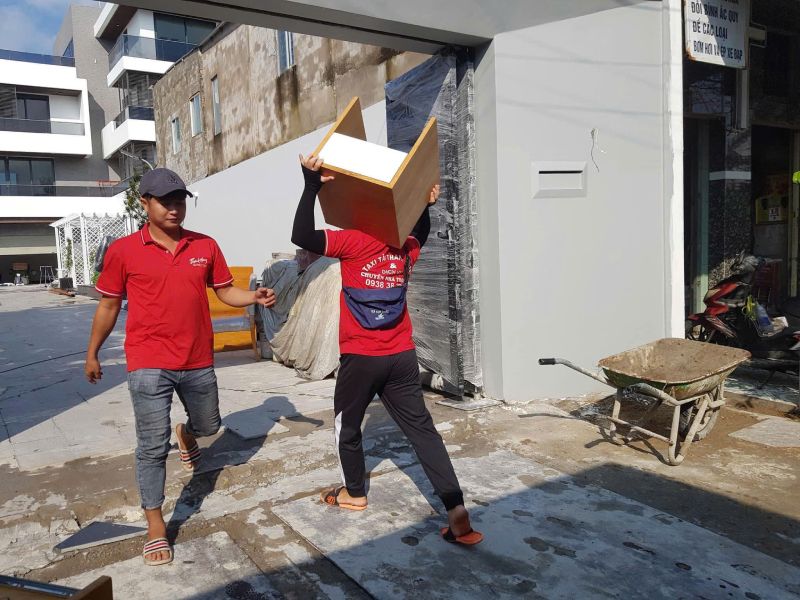 bốc xếp hàng hóa cẩn thận