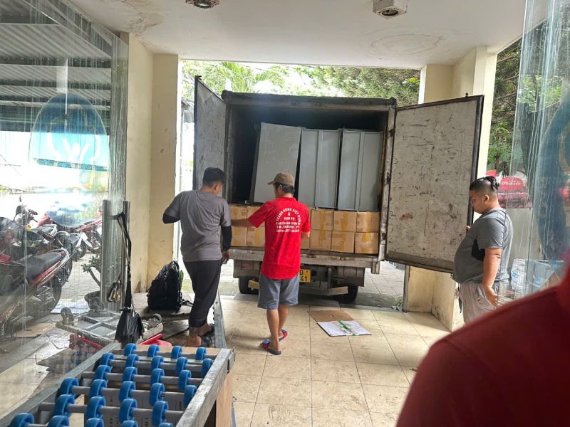 bốc xếp hàng hóa lên xe