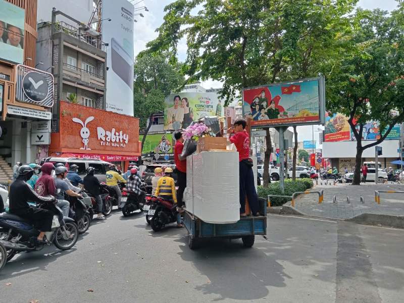 vận chuyển hàng hóa cẩn thận