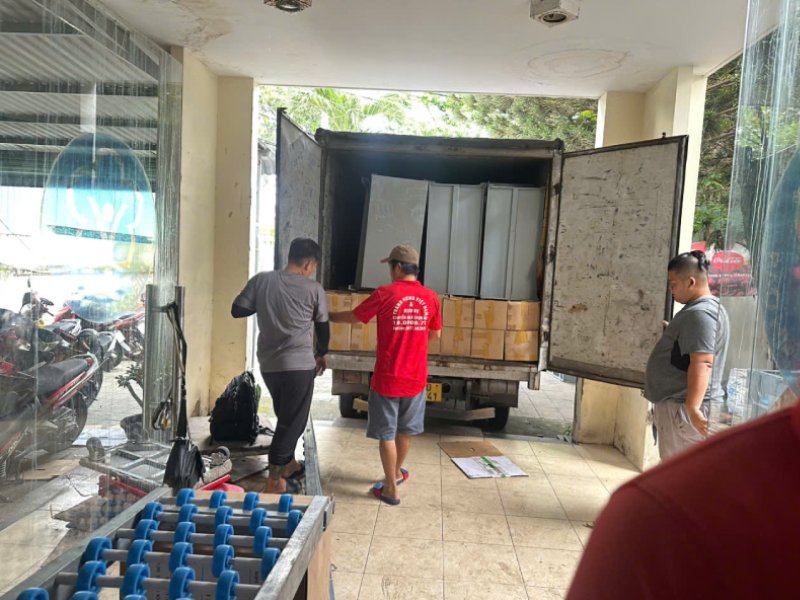 bốc xếp tại kho xưởng