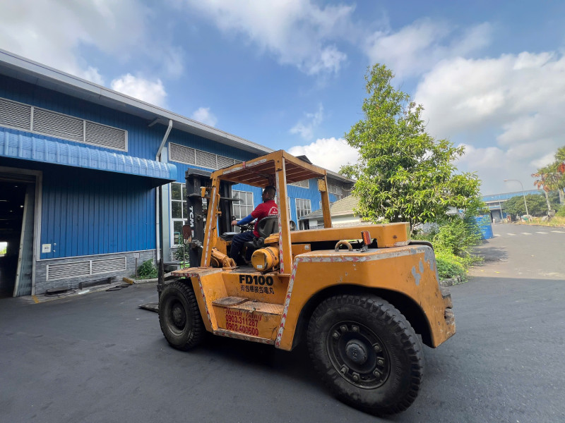 xe nâng hàng hóa cồng kềnh