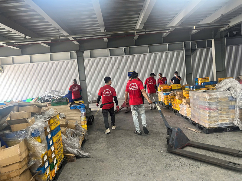 xe nâng tay chuyển hàng hóa thuận tiện